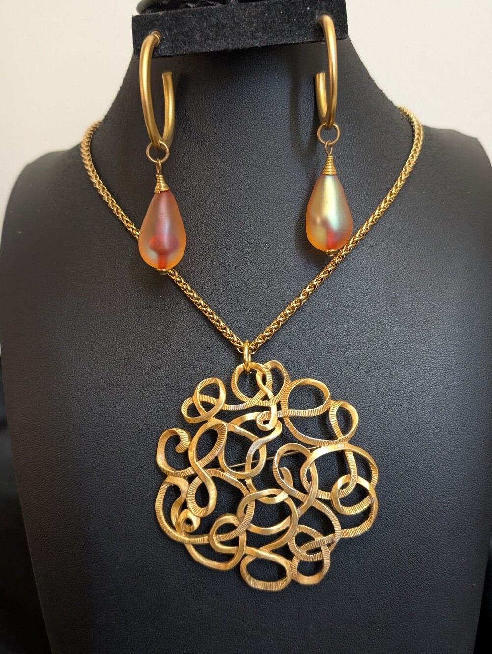 Gold-Tone Filigree Pendant/Brooch Necklace with Irisdecent Teardrop Earrings